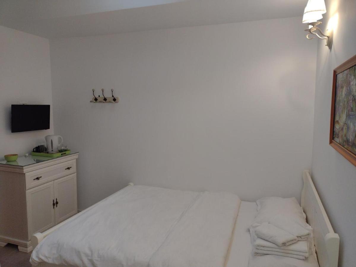 Adrys Holiday Rooms