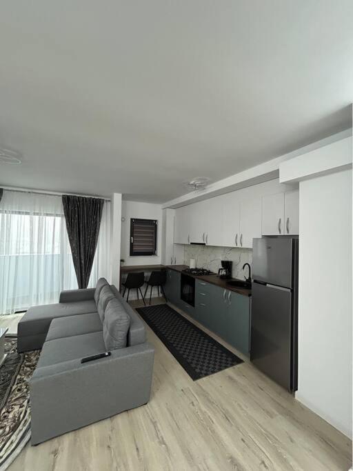 Apartament 3 camere zona Areni complex nou