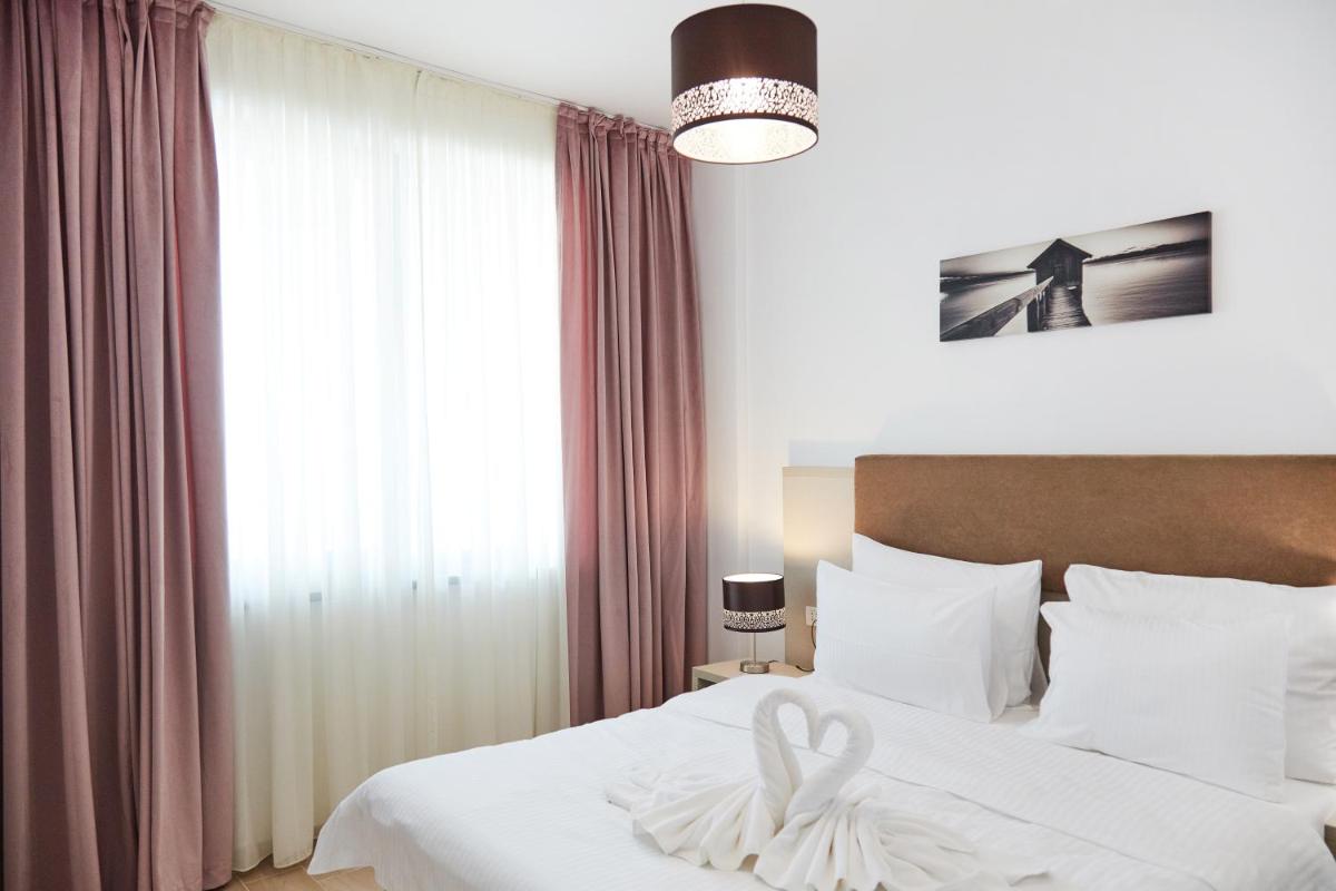 Apartament pe plaja cu vedere laterala la mare