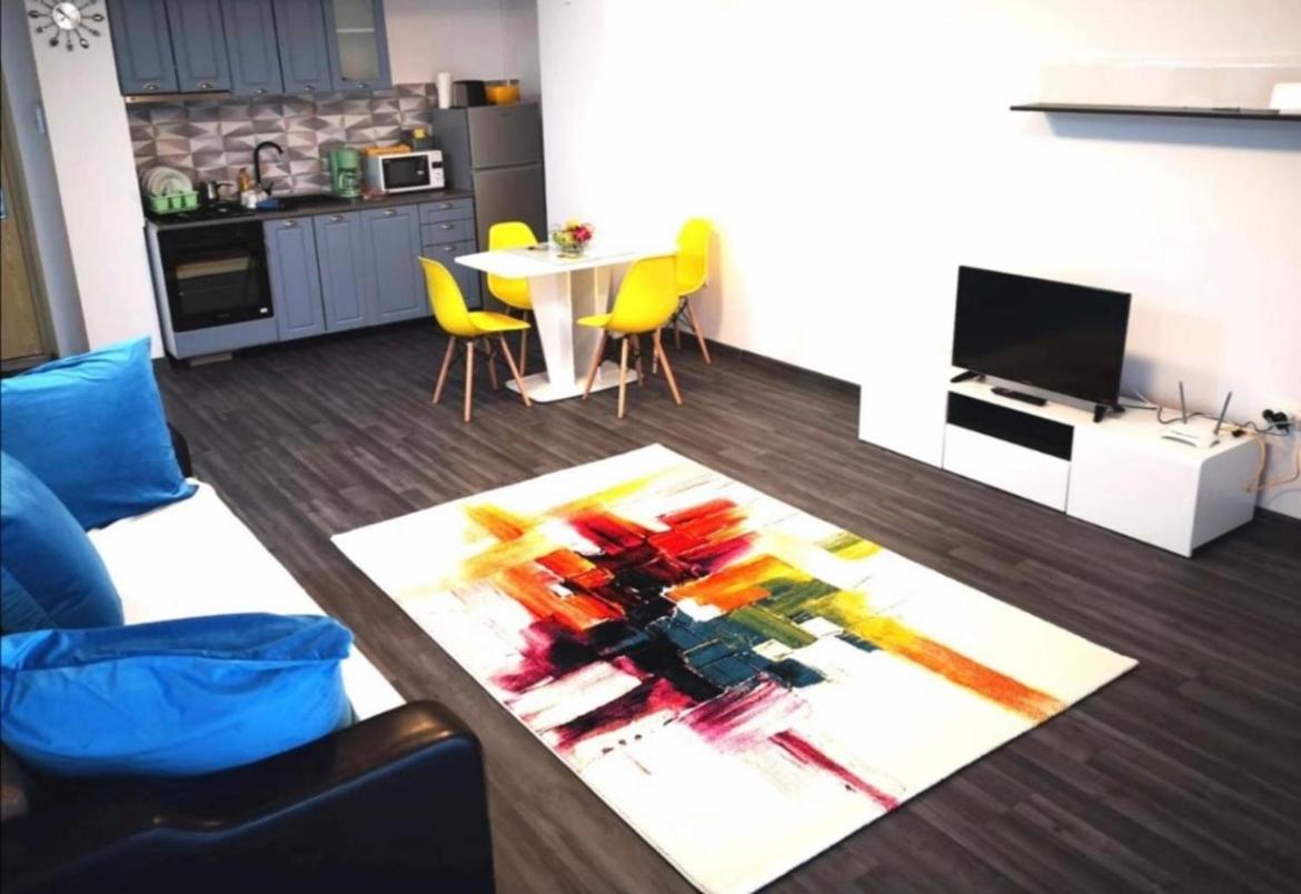 Apartament spațios cu 2 camere in centrul stațiunii Mamaia -73mp - !