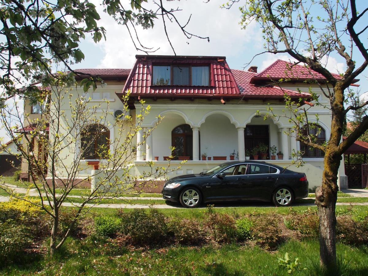 Argeselu Garden Villa - entire floor apartment, exclusive garden access