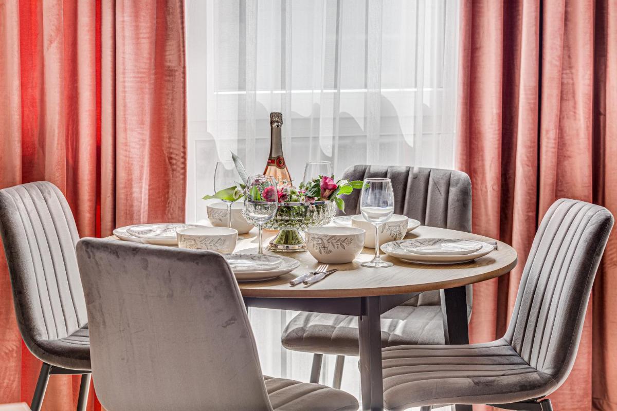 ARI Pink Apartment near AFI & Atrium Mall