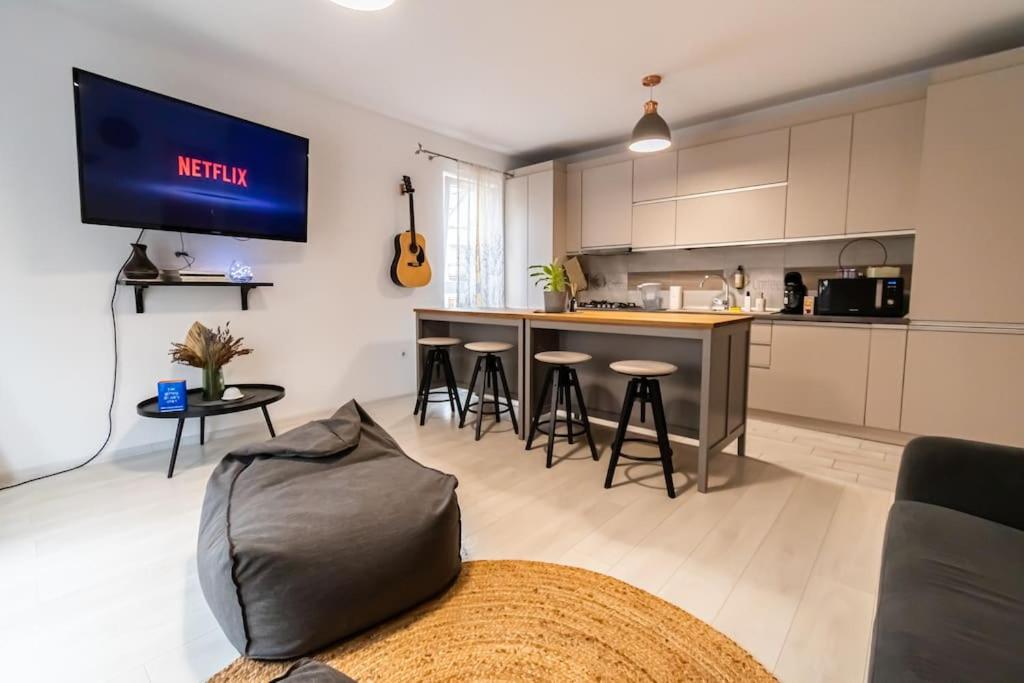 Arté - 2 Bedroom Apartment near Coresi Mall with Free Parking