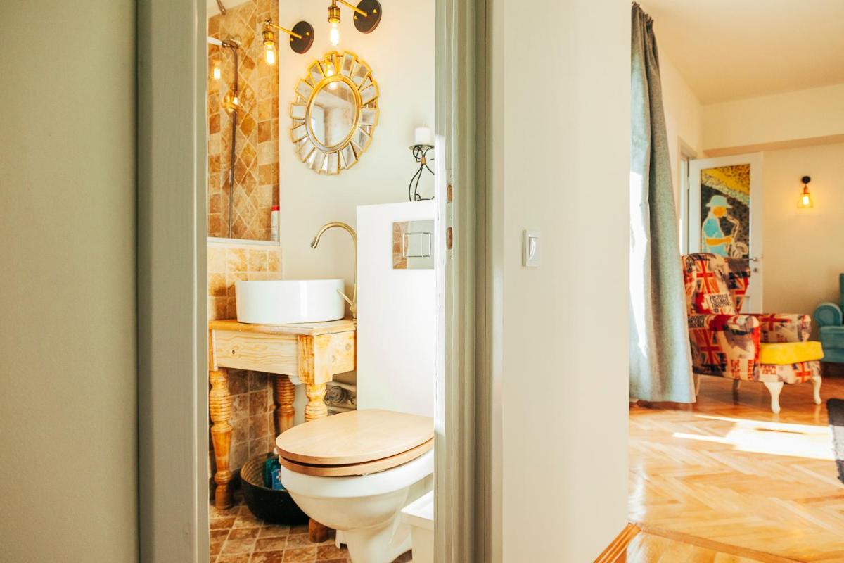 Artsy Old Town Apartment