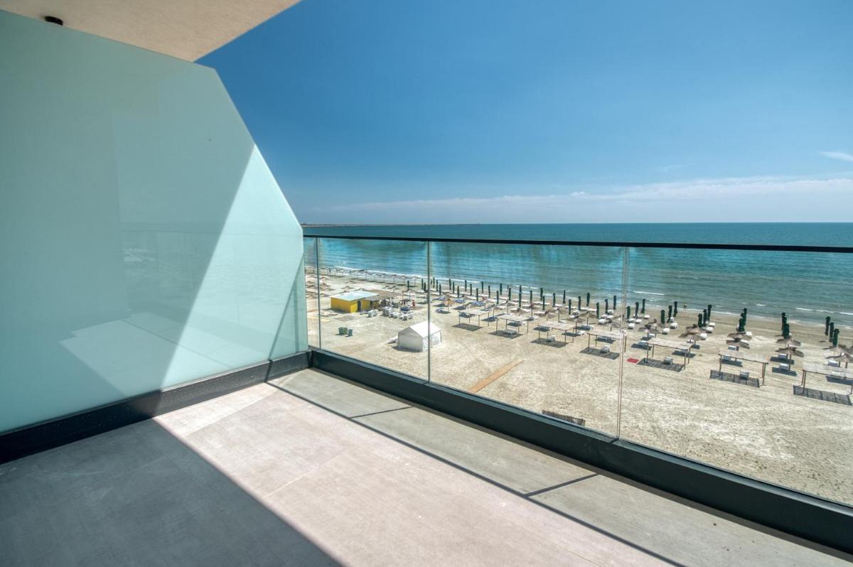 Azzurro Beachfront 2 - Sea View