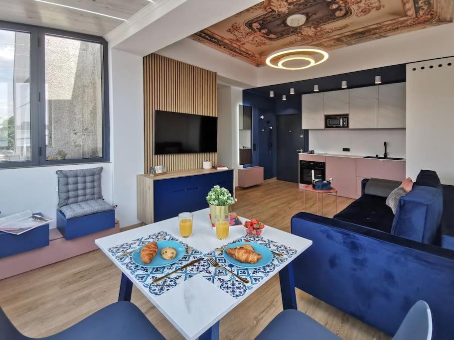 Blue Sunnyside Studio - Central Location