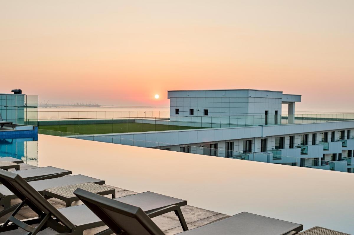 Boho Waves - Infinity Pool & Spa Resort