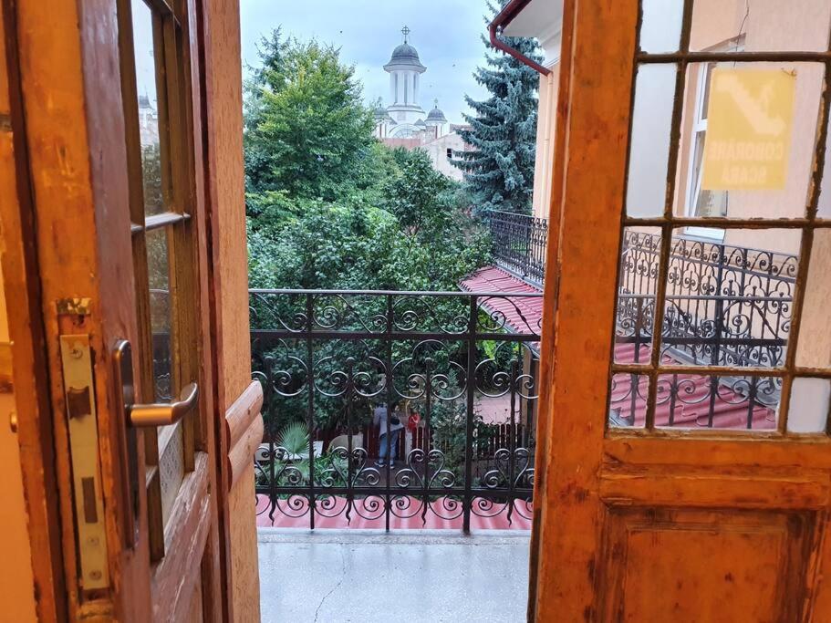 Bright central apartment with access to the garden