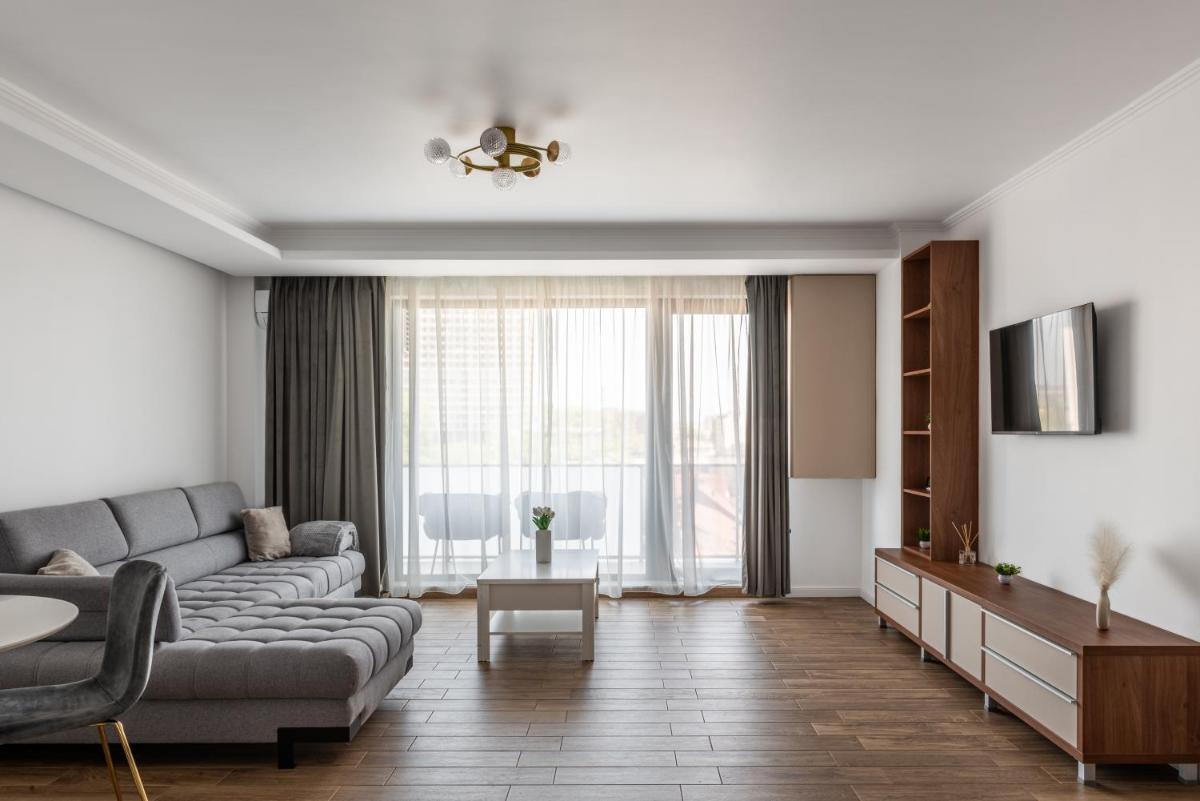 Bright Central Apartment