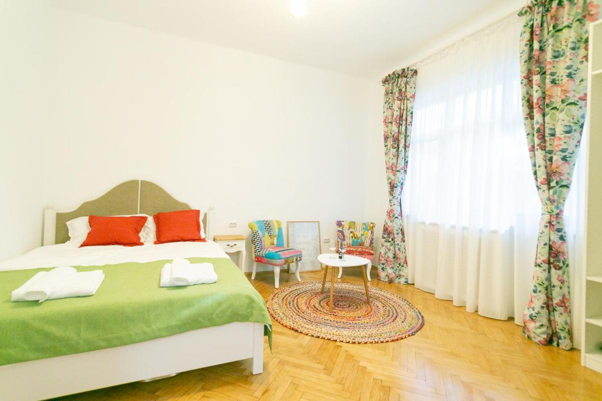 Bright Studio in the Heart of the City with Netflix