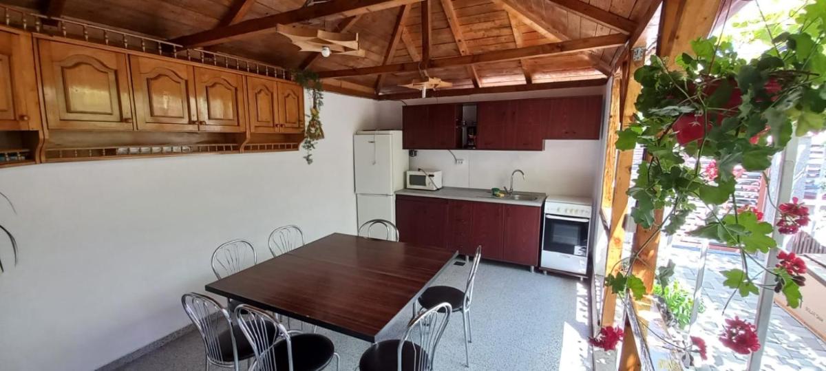 Casa Bianca si Andrei