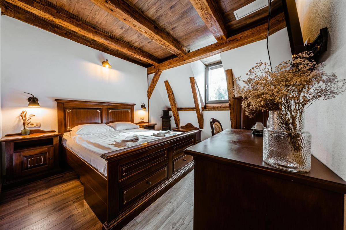 CASA CHITIC - HOTEL & RESTAURANT- Str Nicolae Balcescu 13