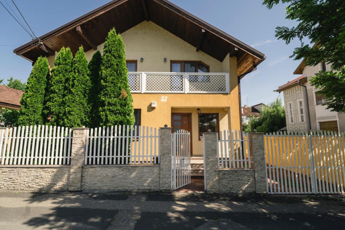 Casa Galbena