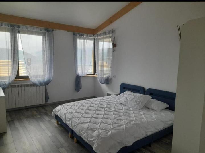 Casa Prieteniei - Apartament penthouse - terasa cu priveliste deosebita