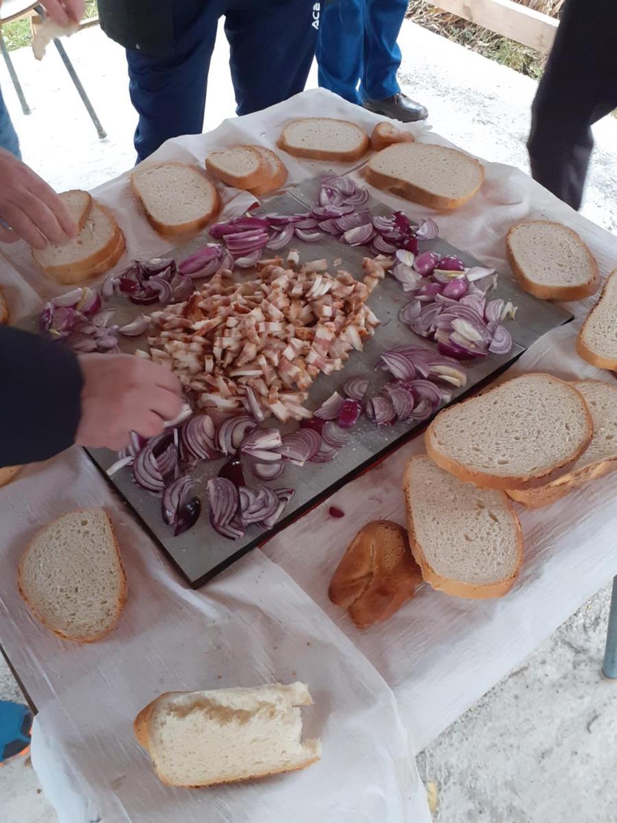 Cazare REGIM HÔTELIER ZĂRNEŞTI