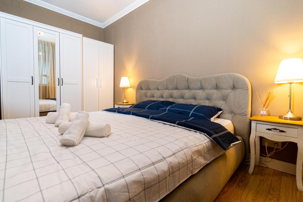Central Apt. near AFI Mall, 5 mins to the Old Town by car