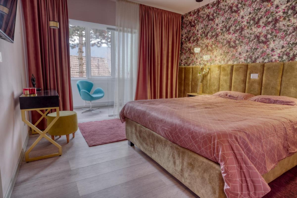 Central Luxury Apartment with City View