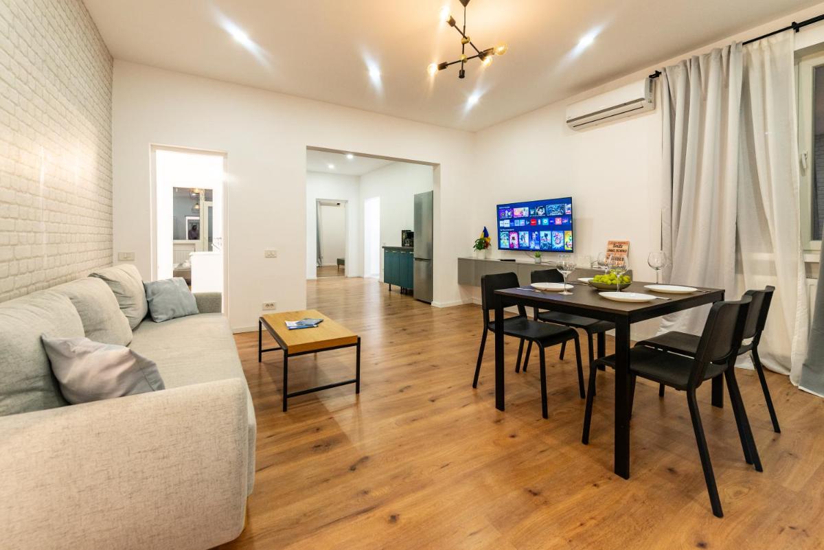 Central Spacious Apartment 4BR
