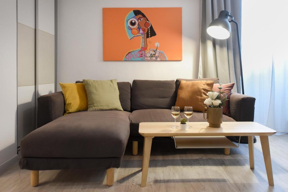 Central Treasure - Cozy 2 Bedroom Apartment in Historic Old Town