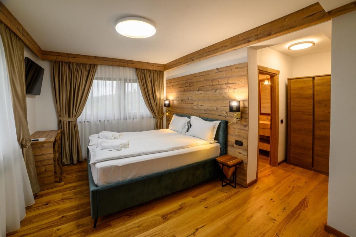Chalet First Hill