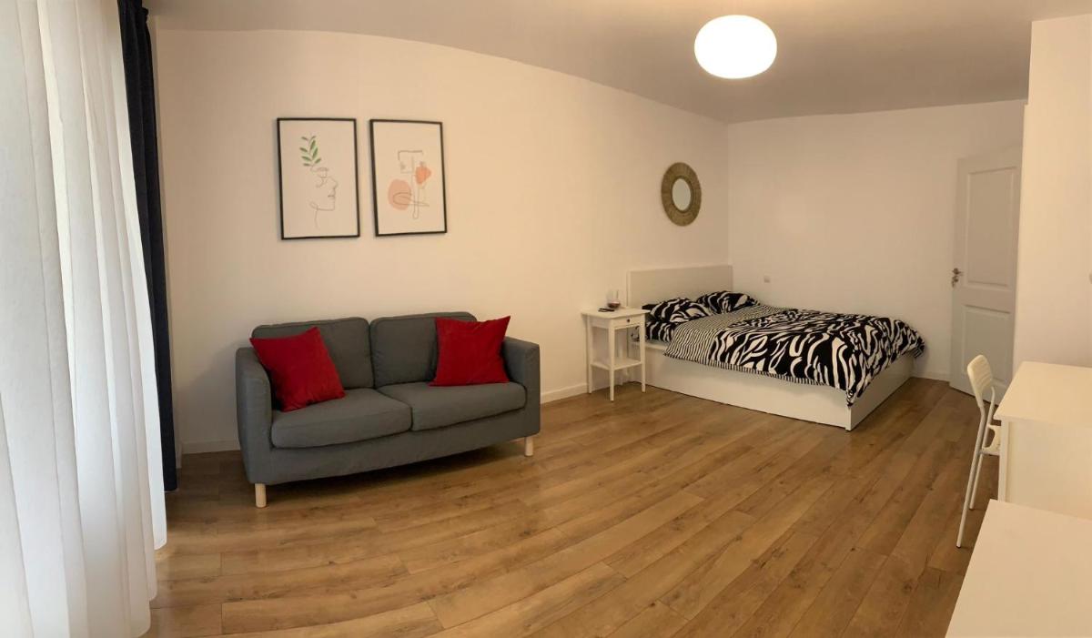 Deluxe Central Apartment