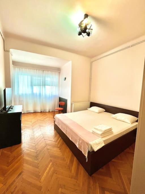 Downtown Unirii Square Private Economy Rooms with shared amenities