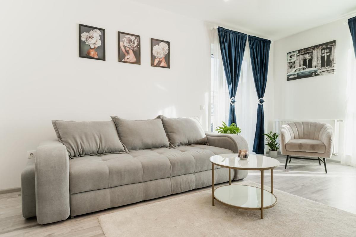 East Side Living & Terrace