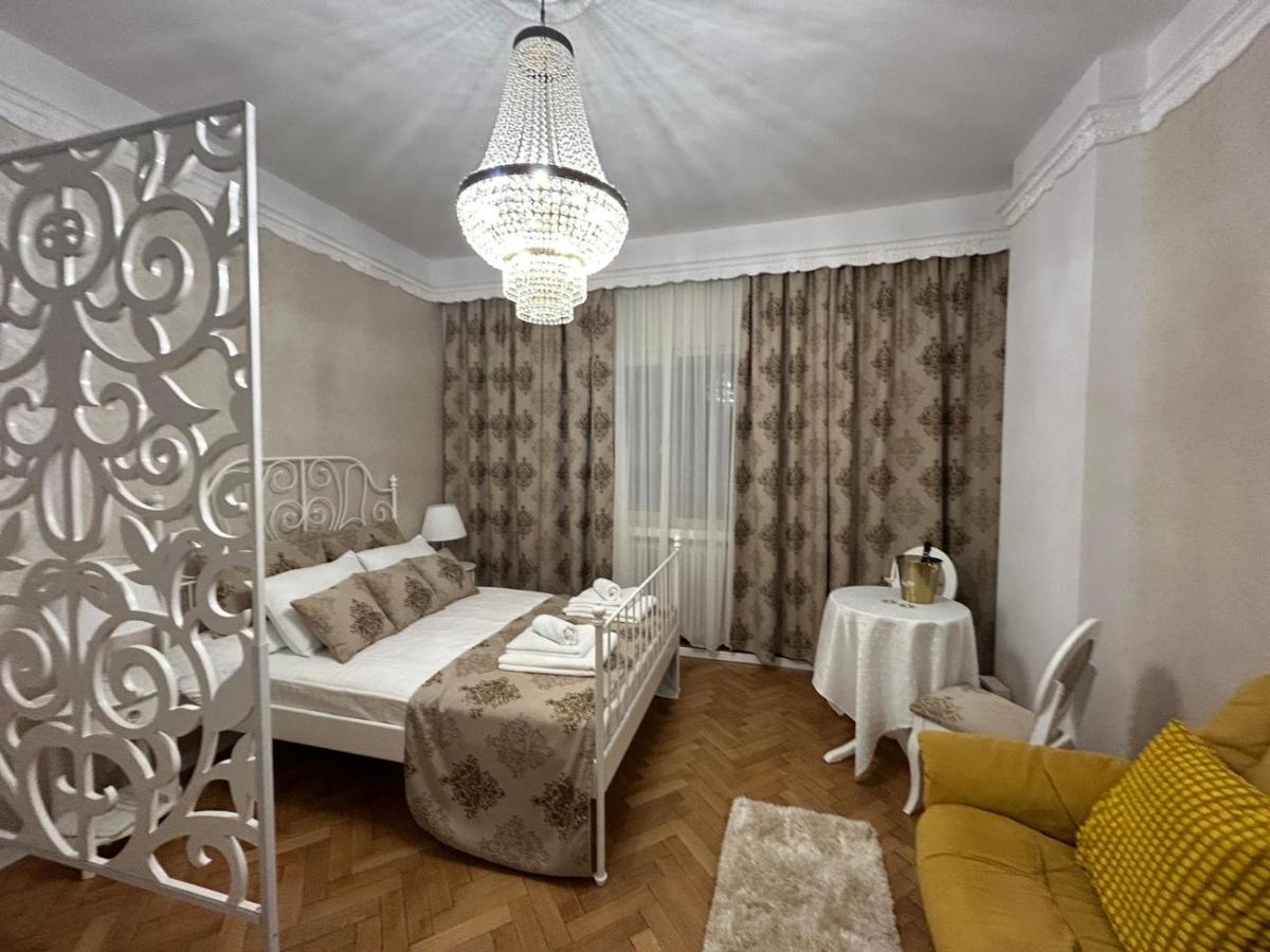 ELEGANT Central Studio