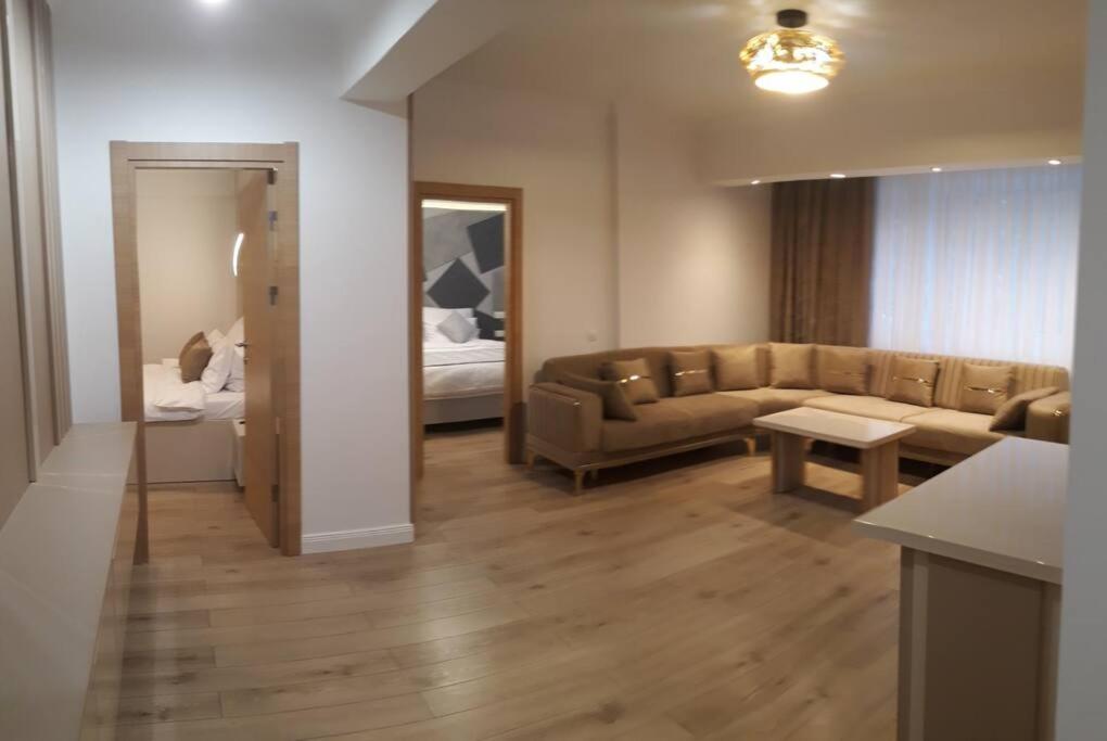 Elegant Suite - Titan Park