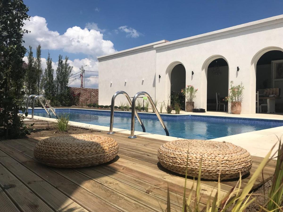 Elia Vama Veche (Adults Only)