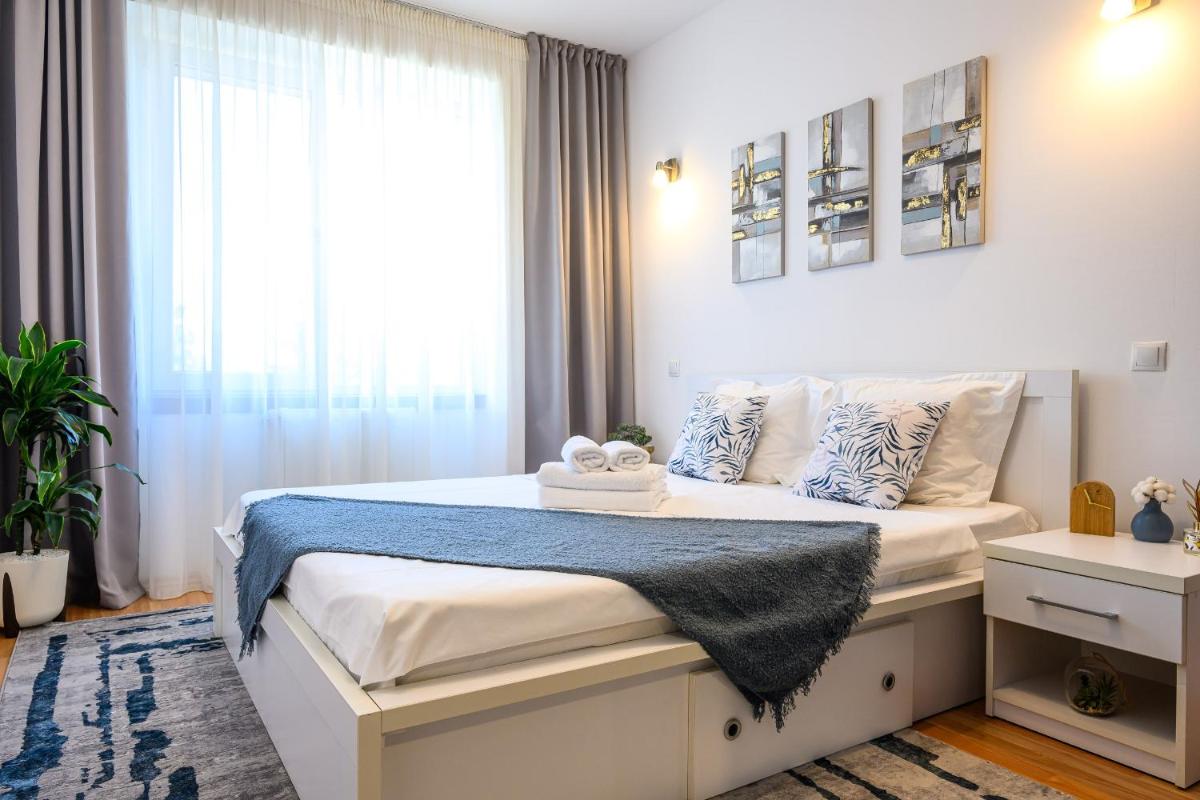 EME-ROSE Condo, free guarded parking & gym