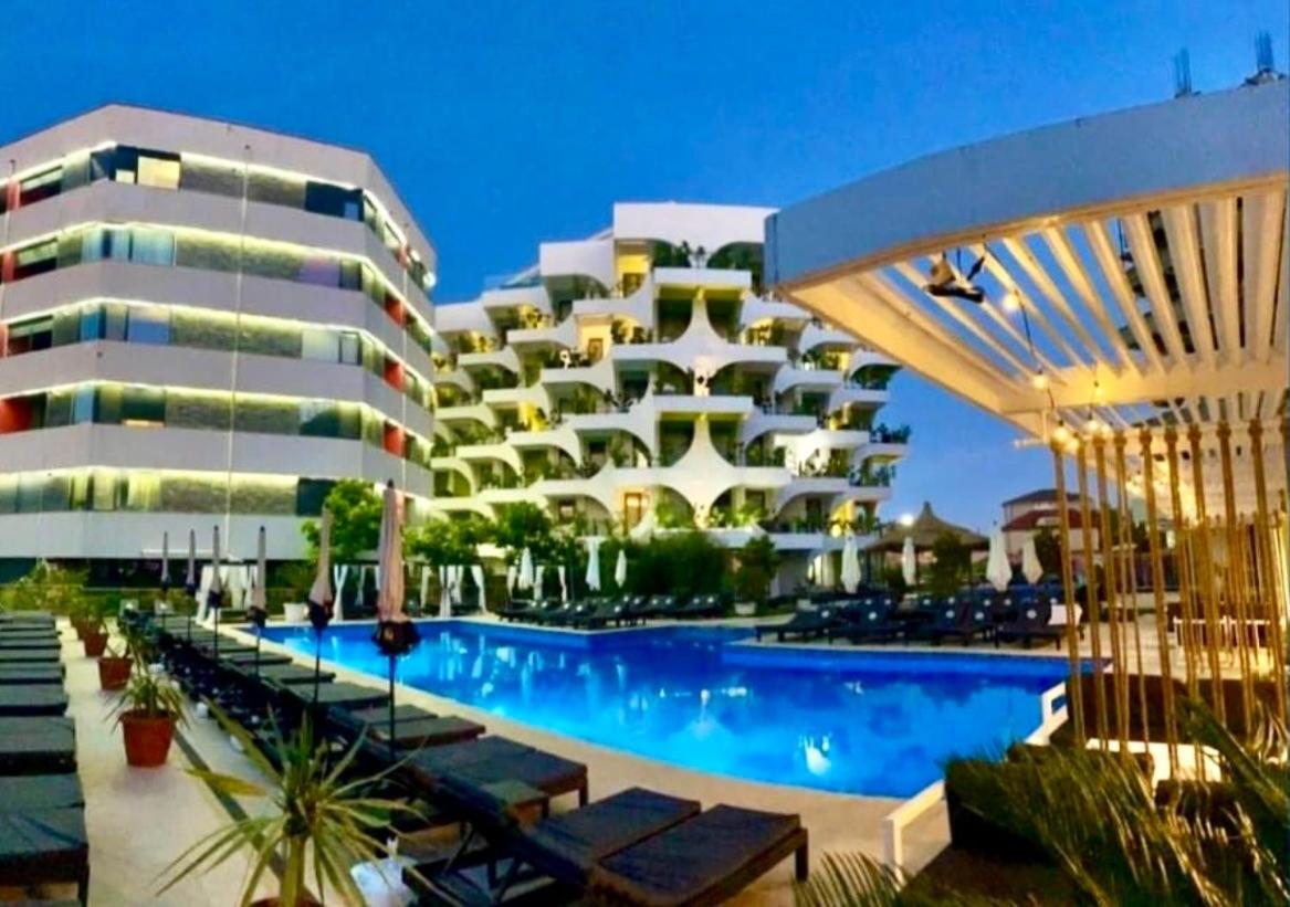 Fantasea Sky Pool Apartment by Deea