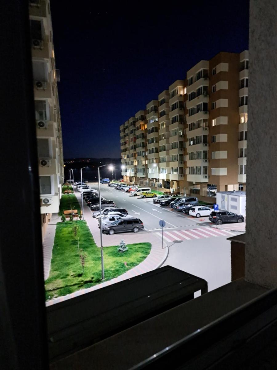Fiald Apartament nou