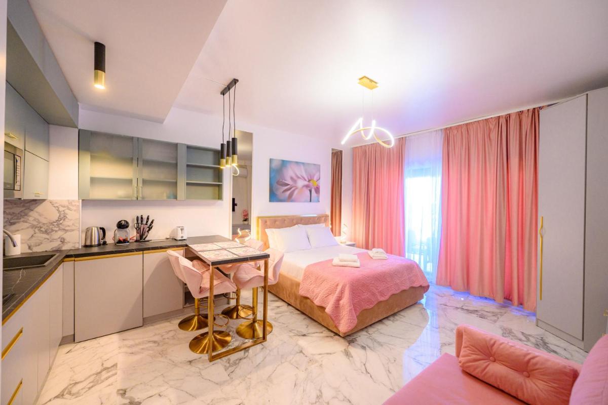 Foa Pink Studio