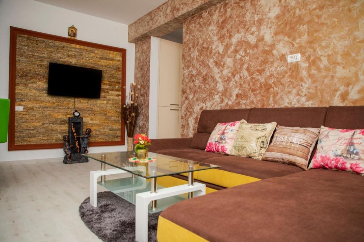 Golden Apartment 1