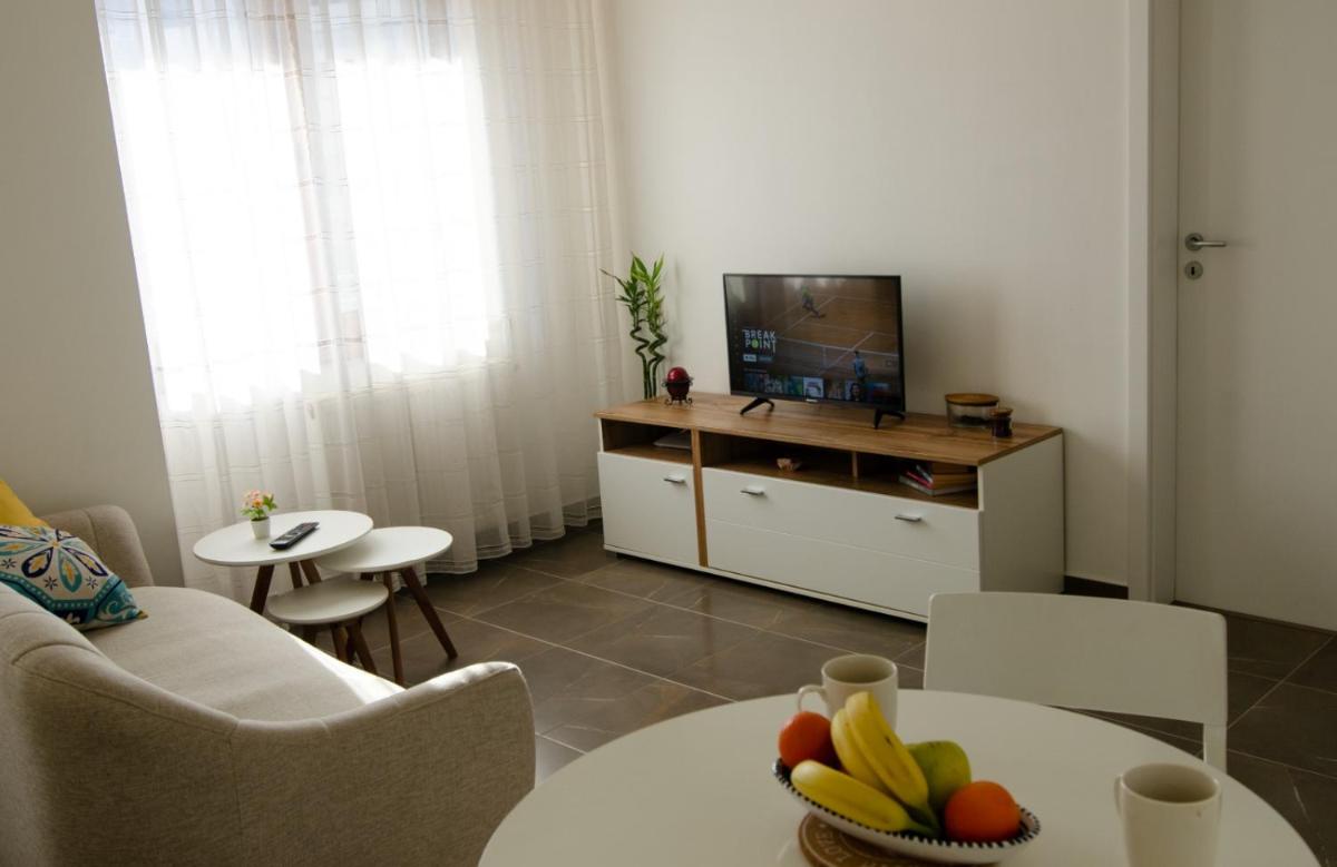 Green Garden Apartment