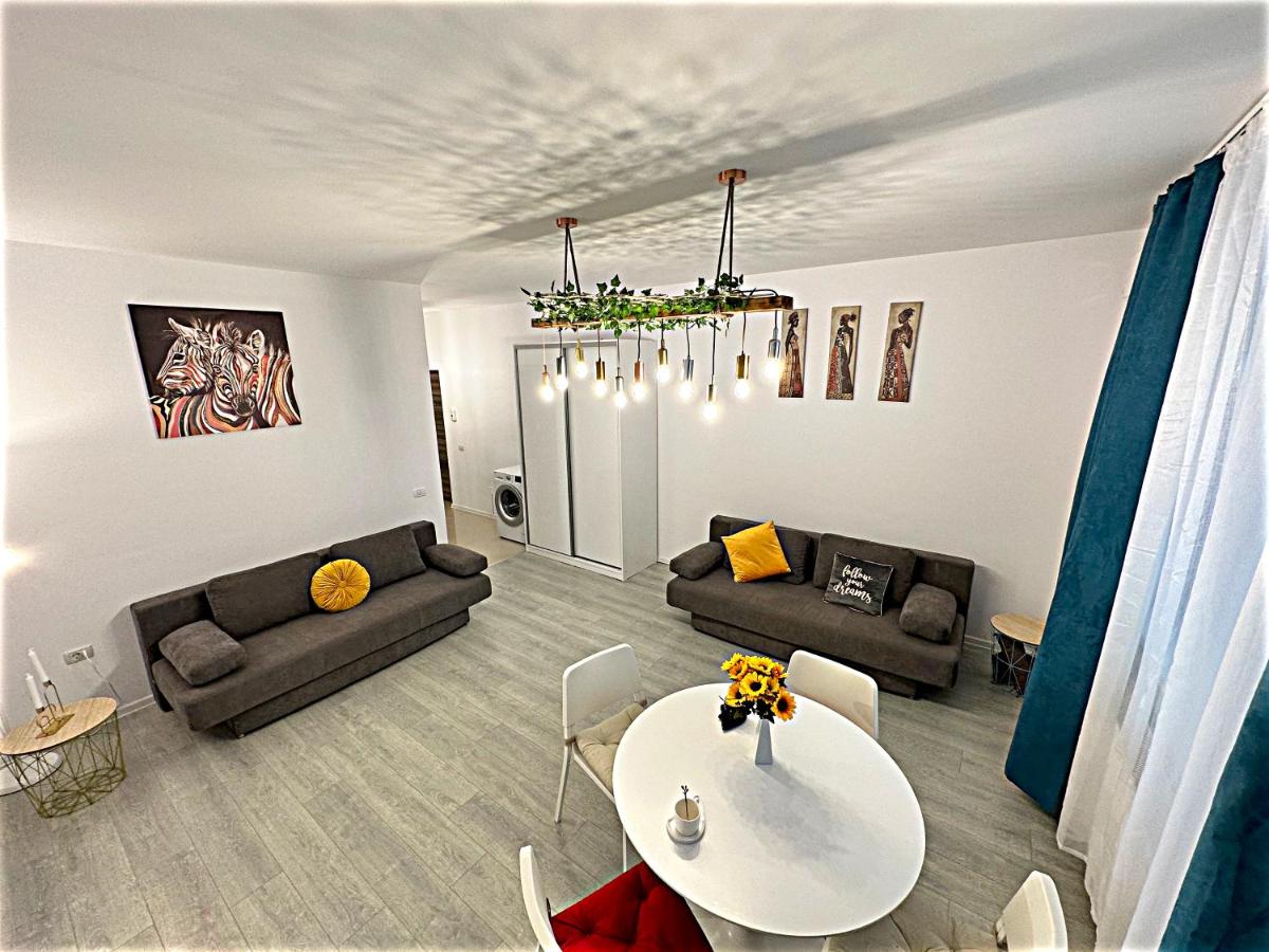 Hezo Sunshine Studio and Apartment