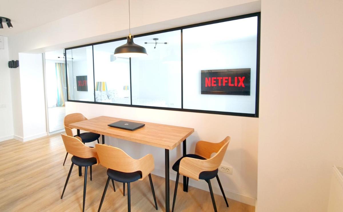 Hyperion Apartment - King Bed - Netflix - Disney