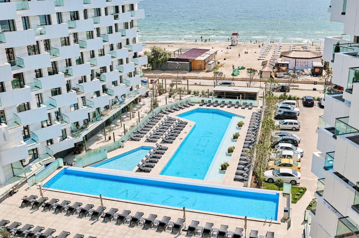 Infinity Breezes Apartment Beach Resort - parking