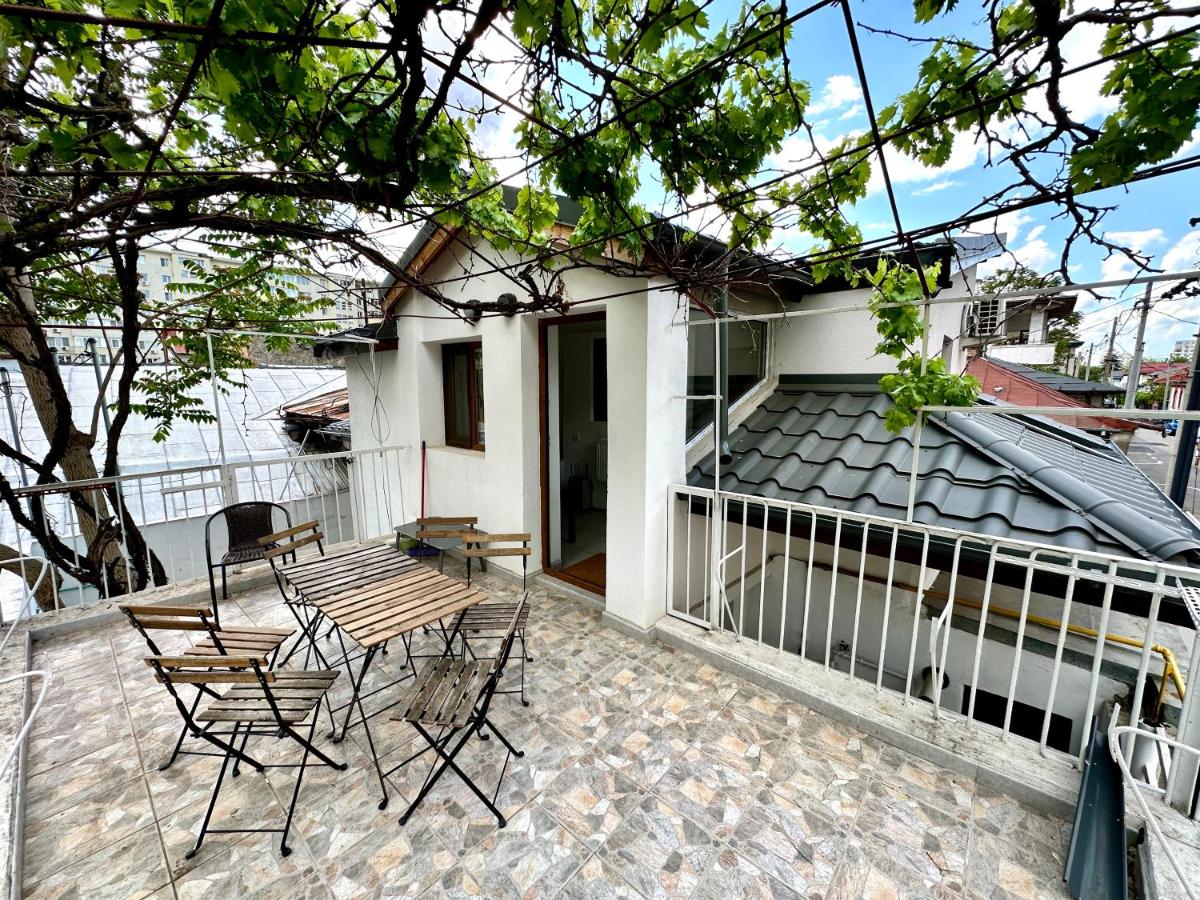 Interbelic house with courtyard and terrace