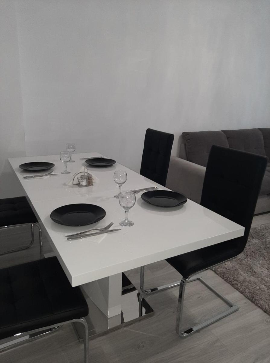 Inviting 1-Bed House in Rosu