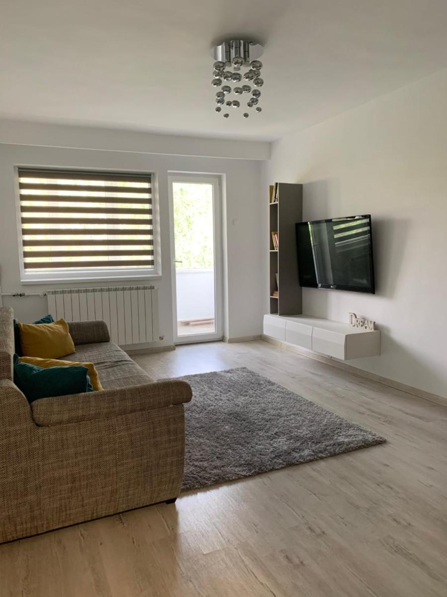 krin’s apartment mamaia