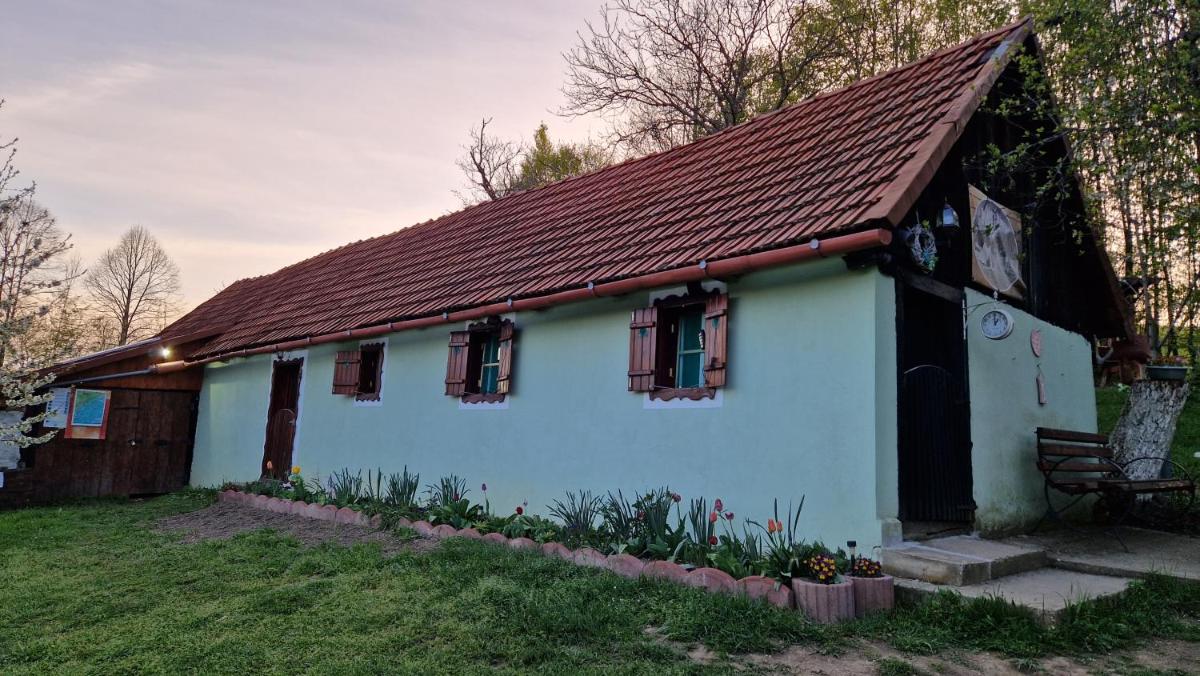 La sălaşul fermecat în Cheile Carasului