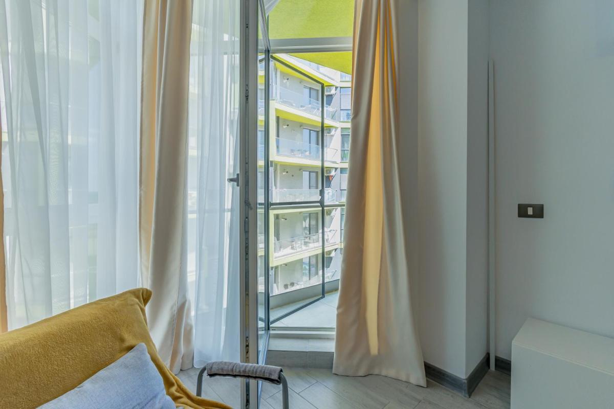 Lady Sea Apartment by AAA