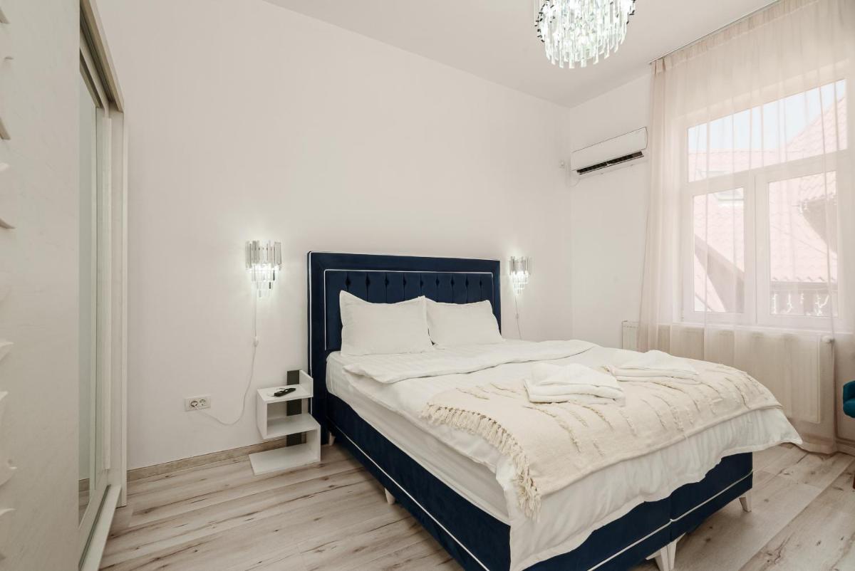 Large 3BR central apartment