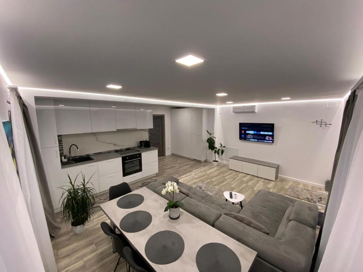 Lora Studio