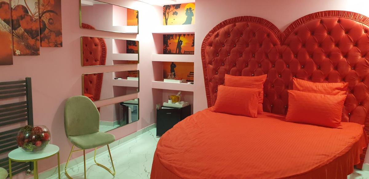 Love Room - ultracentral - jacuzzi cu hidromasaj