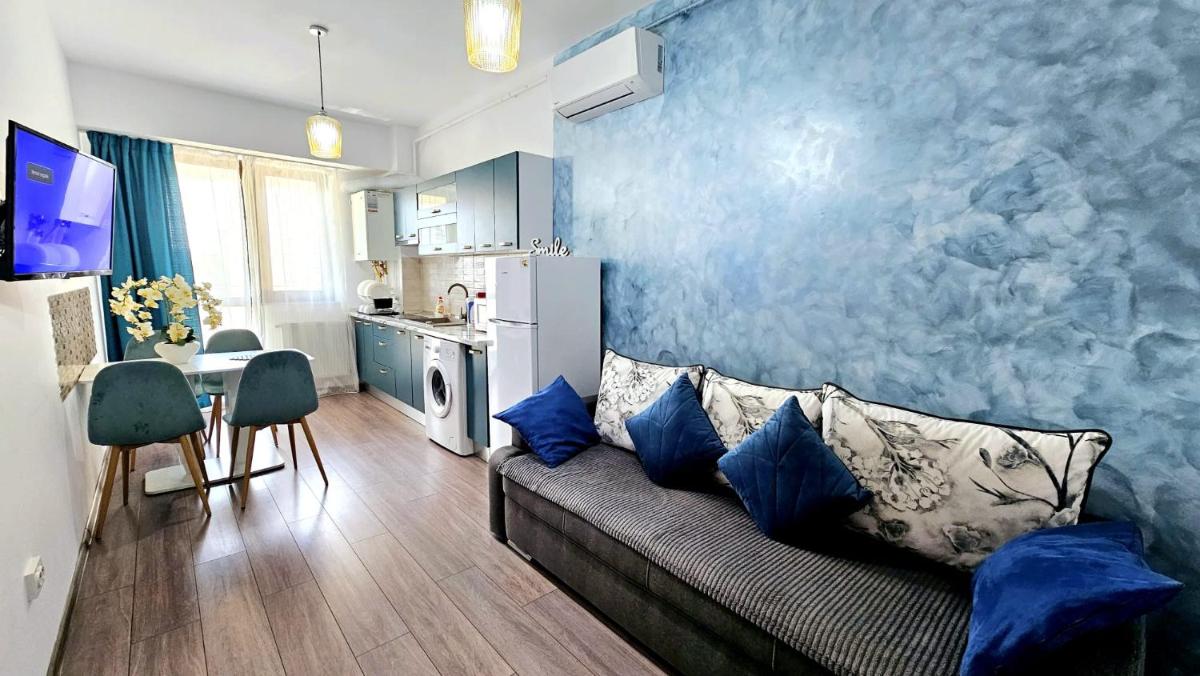Luxurious Azure Apartment near Palas Mall
