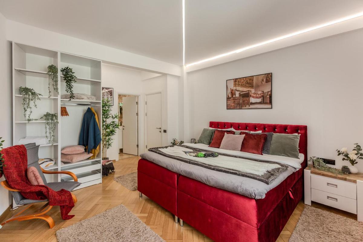 Luxury Penthouse - 2 BR Jacuzzi Apart near Grand Hotel at Universitate