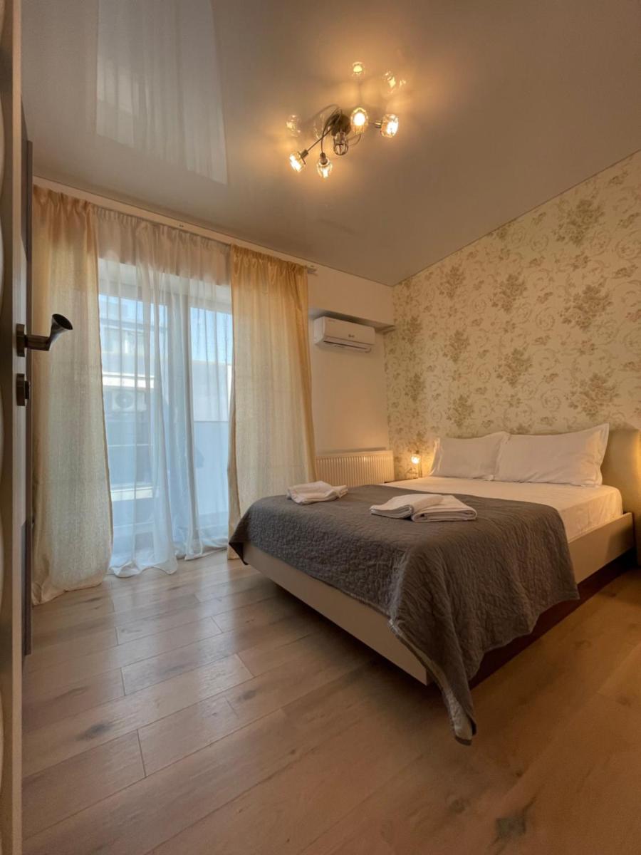 Mamaia Beach LuxyMar 3 Apartment